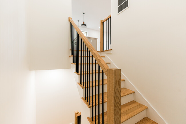 Foto del edificio - 5856 N Magnolia Ave
