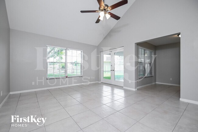 Building Photo - 15 SE 12th Ave