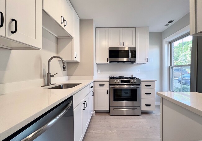 Building Photo - Waterfront at the Strand