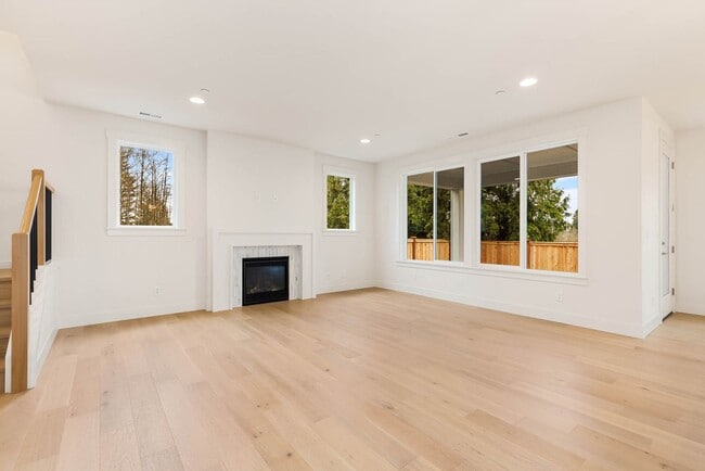 Building Photo - 16017 124th Ave NE