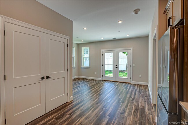 Building Photo - 1 Conklin St