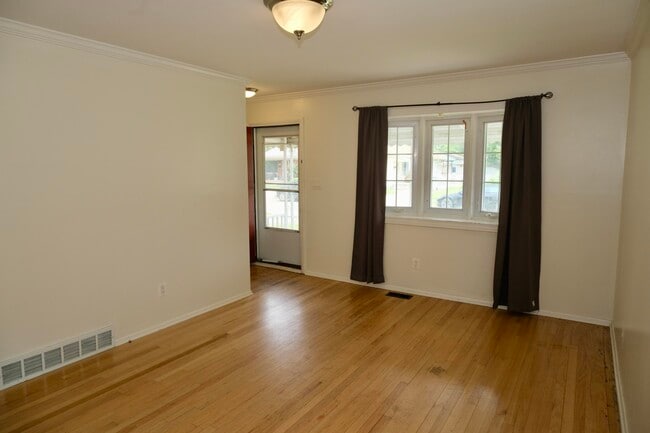 Building Photo - 433 W Otis Ave