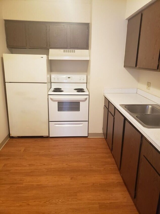 Building Photo - One Bedroom - 737 Center Ave - Cuyahoga Falls