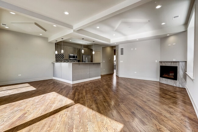 Building Photo - 6349 S Woodlawn Ave