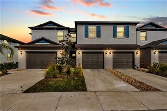 Building Photo - 736 Royal Empress Dr