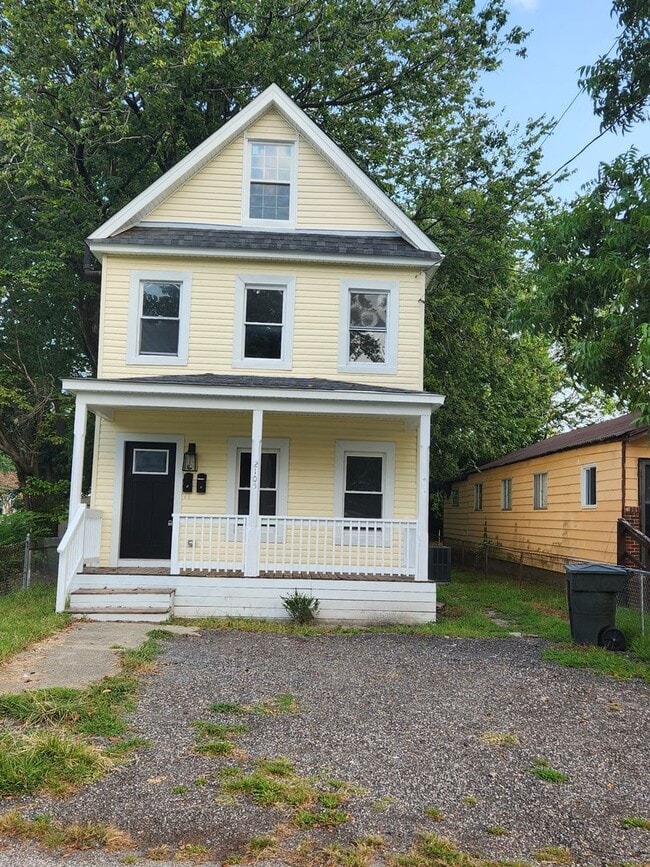 Building Photo - 2105 Laguard Dr