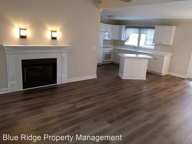 Foto del edificio - 3 br, 2 bath House - 4 University Place