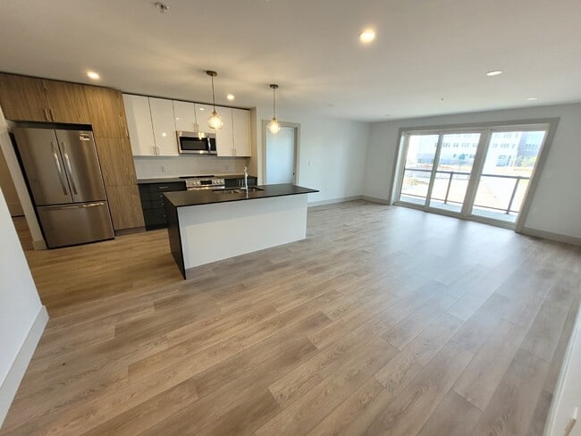 Building Photo - The Marci II at 48