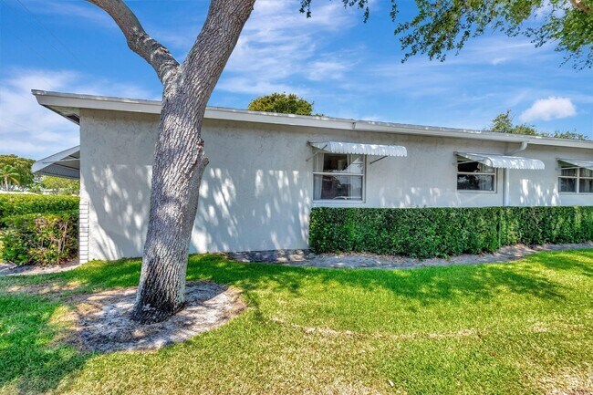 Foto del edificio - 2305 Lowson Blvd