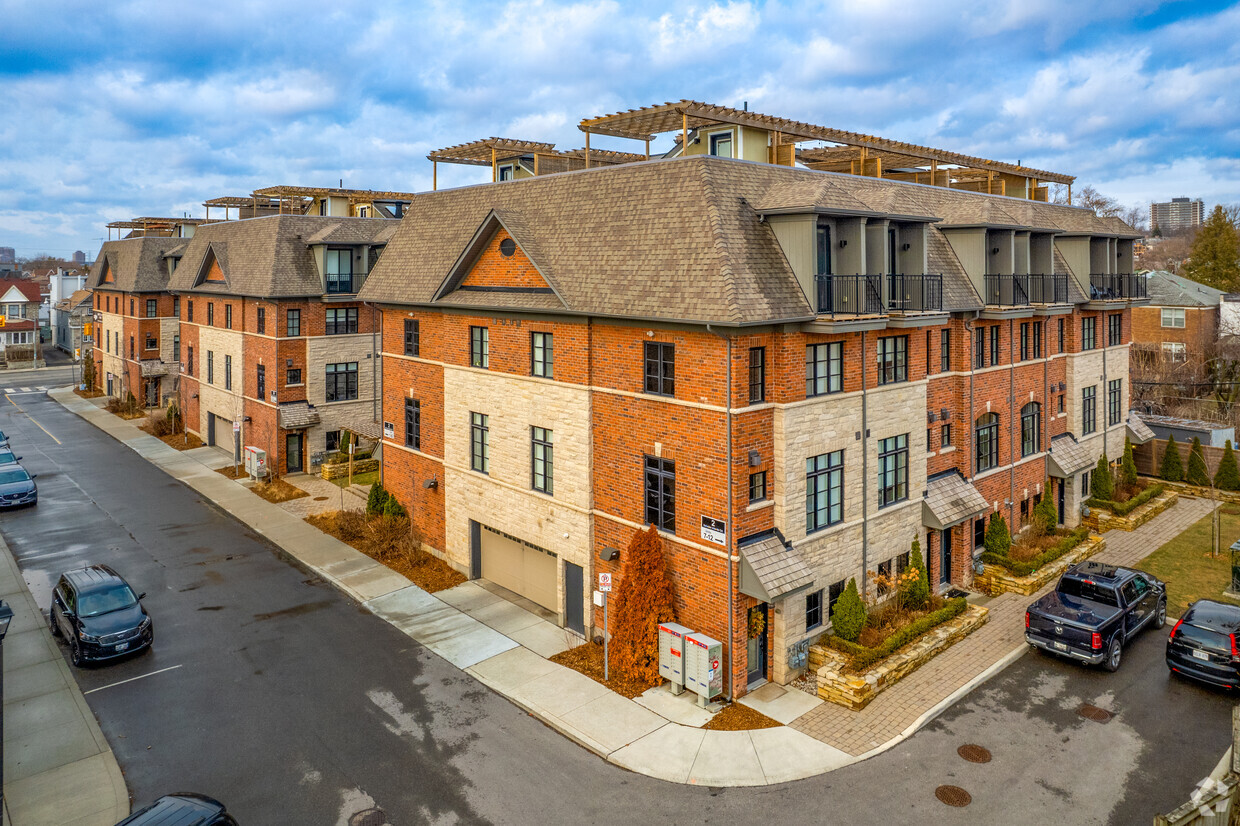 Building Photo - The Ossington Townhomes