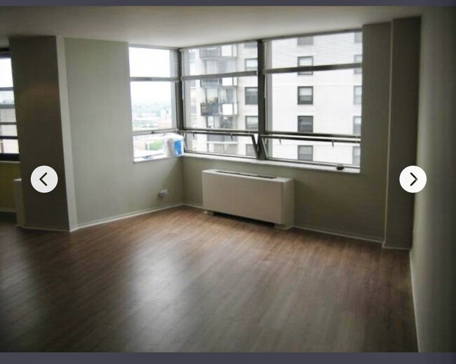 Building Photo - 5701 N Sheridan Rd