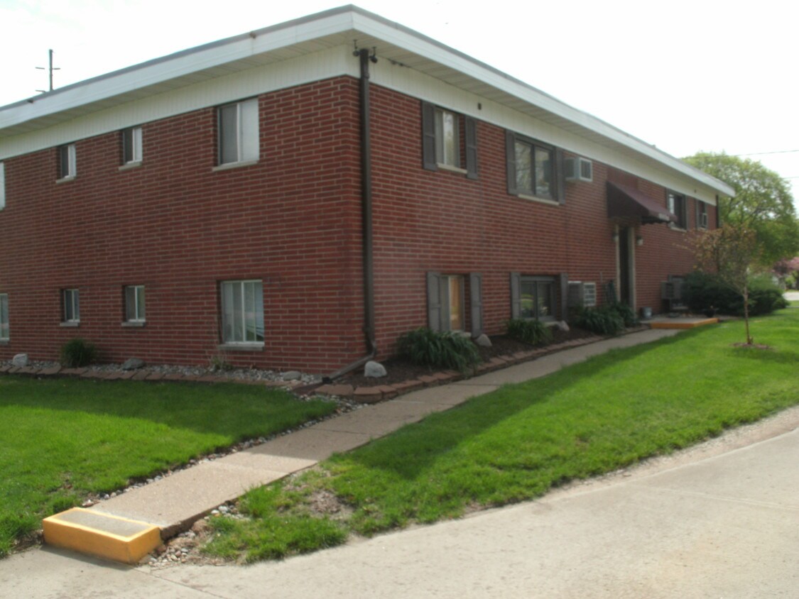Primary Photo - 810 W 1st St
