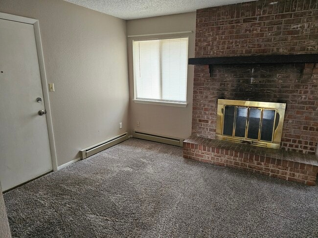 Building Photo - 6475 Yvonne Way