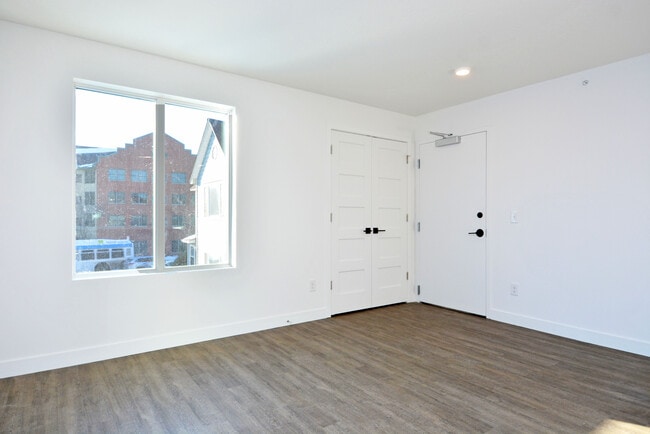 Building Photo - 2909 Grand St NE