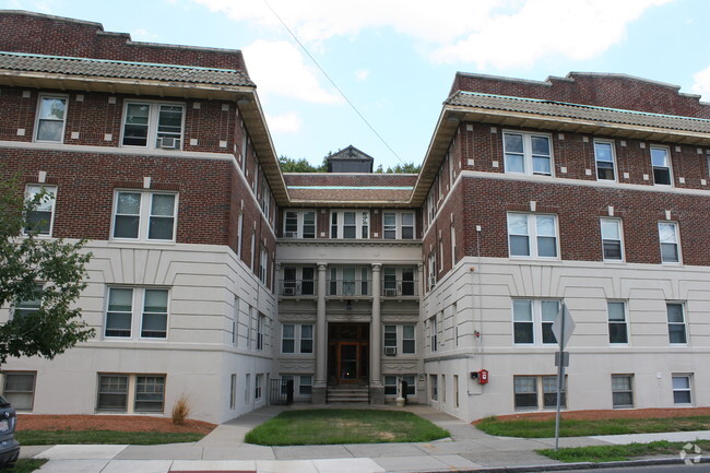 Building Photo - 119 West Wyoming