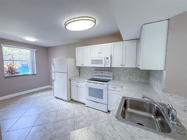 Foto del edificio - 8781 Wiles Rd
