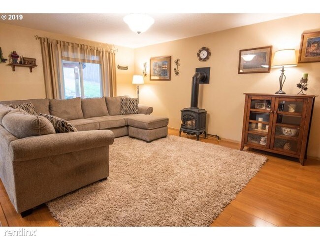 Building Photo - 4 br, 2 bath House - 527 NW Elm St