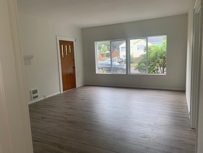 Foto del edificio - 3007 44th Ave SW