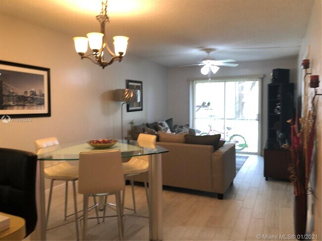 Foto del edificio - 7610 Stirling Rd