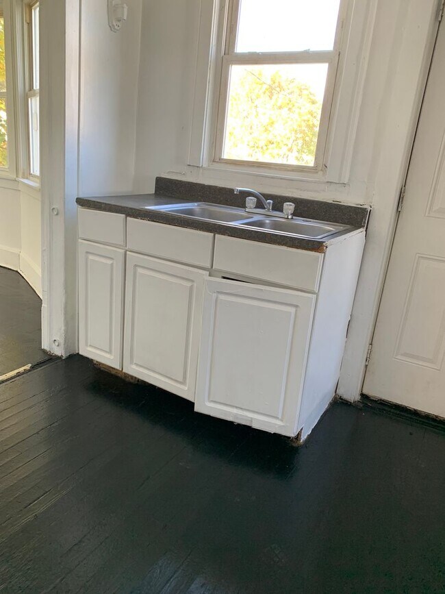 Foto del edificio - Two Bedroom Garage Apartment