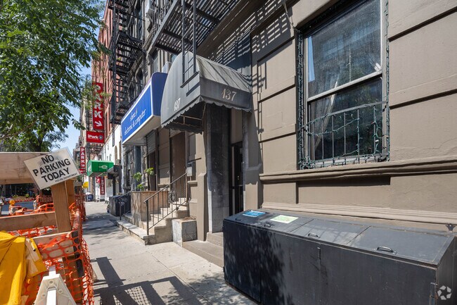 Foto del edificio - 137-139 W 83rd St