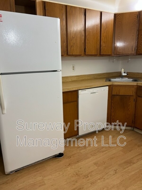 Building Photo - 437 Danbury Lane