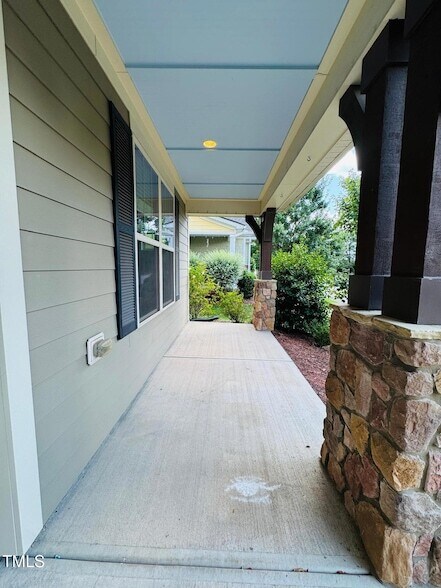 Foto del edificio - 1129 Pemberly Ave