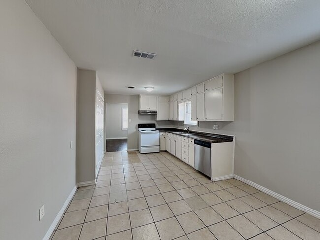 Foto del edificio - 3758 Denton Hwy