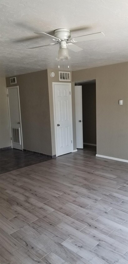 Primary Photo - 13100 Colony Pointe Blvd