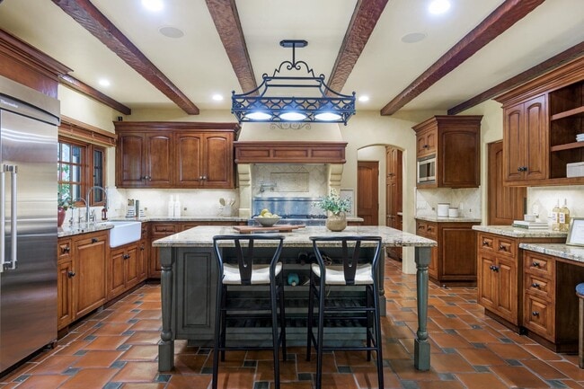 Building Photo - 4865 Vieja Dr