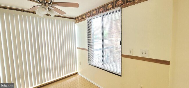 Foto del edificio - 18010 Chalet Dr