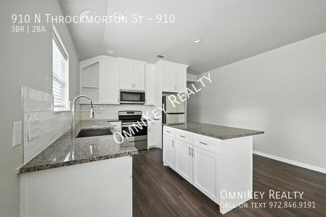 Building Photo - 910 N Throckmorton St