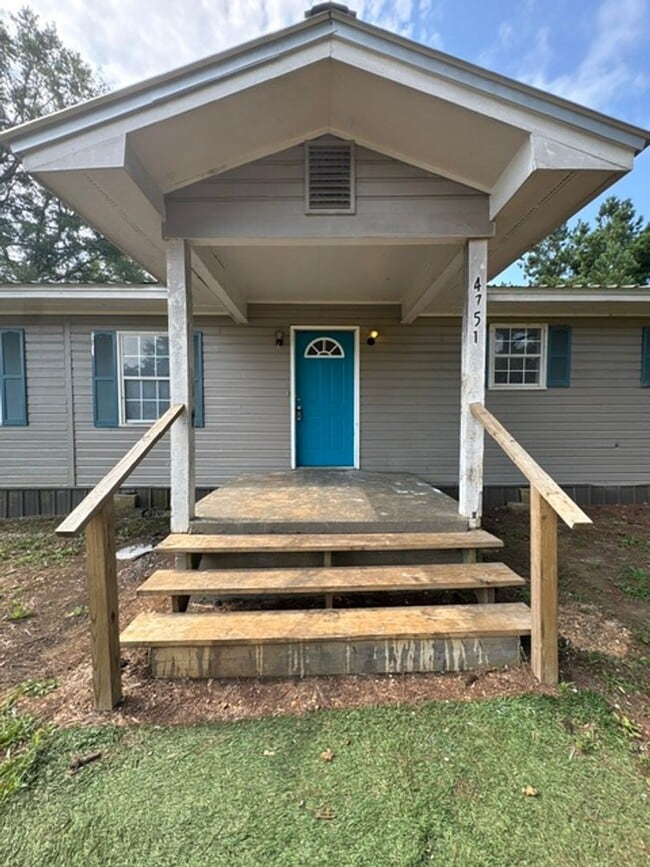 Building Photo - Renovated 3 Bedroom 2 Bath Manufactured Home for Rent!!