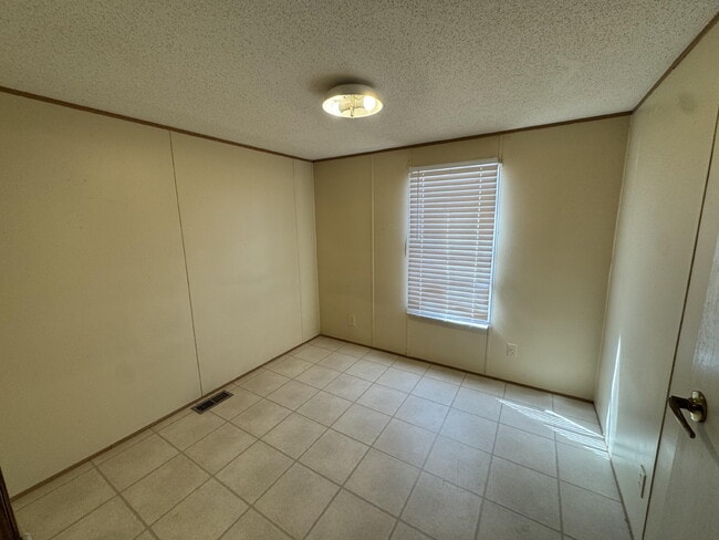 Foto del edificio - 7008 N C R 1500