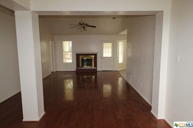 Foto del edificio - 3615 Coral Bay Ln
