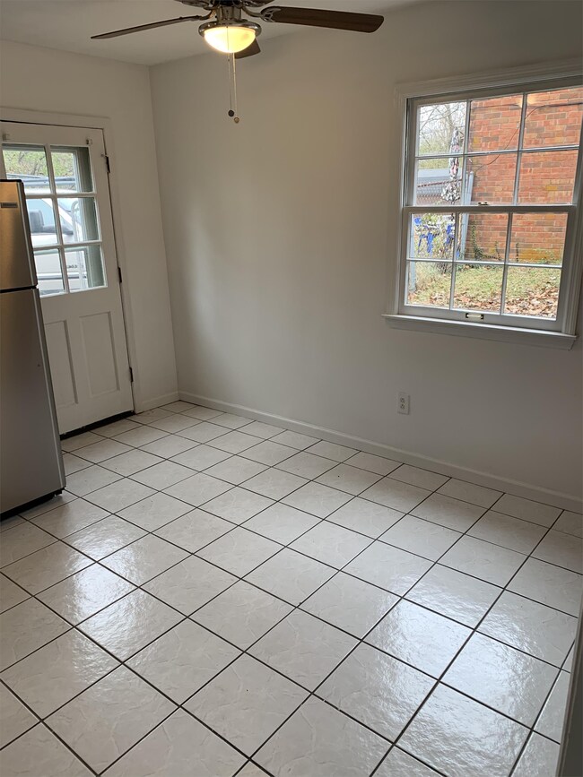 Foto del edificio - 3415 Sutherland Dr