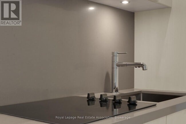 Building Photo - 60 Central Park Roadway