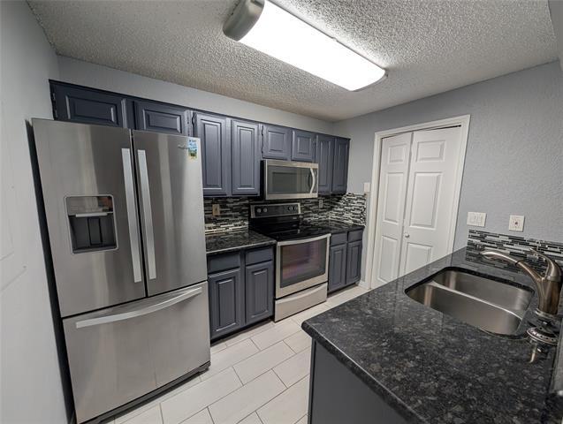 Foto del edificio - 12660 Hillcrest Rd