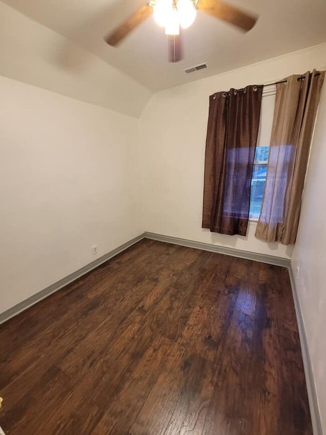 Foto del edificio - A 3 bedroom home in Harvey