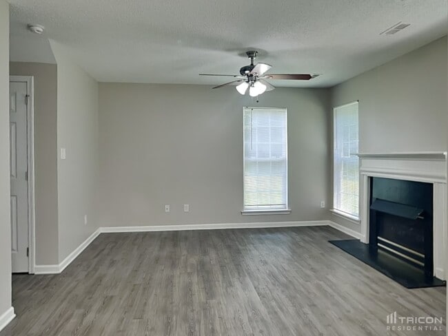 Building Photo - 7008 Breeders Cup Cir