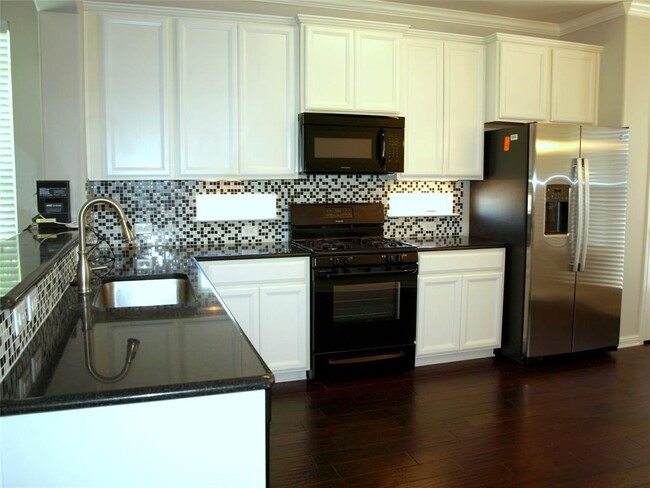 Building Photo - 213 Parable Cove