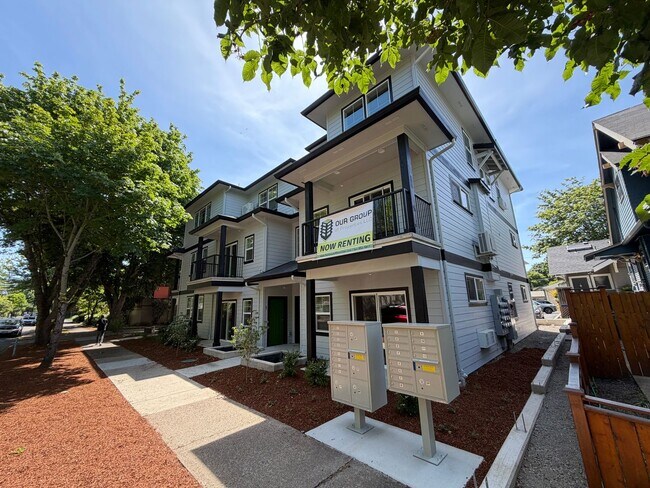 Building Photo - Brand New 2 bedroom 1.5 bath unit