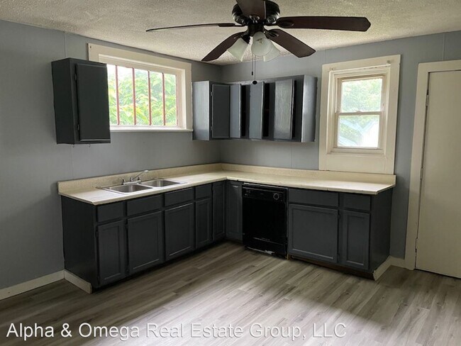 Foto del edificio - 4 br, 1 bath House - 564 Bowman St