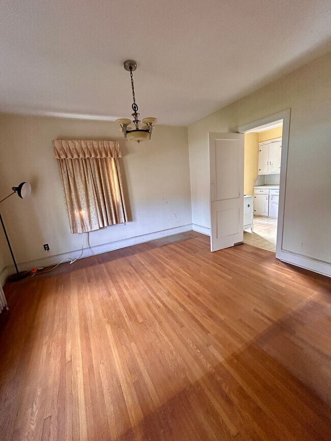 Building Photo - 3 Bed 2 Bath House In Hallam