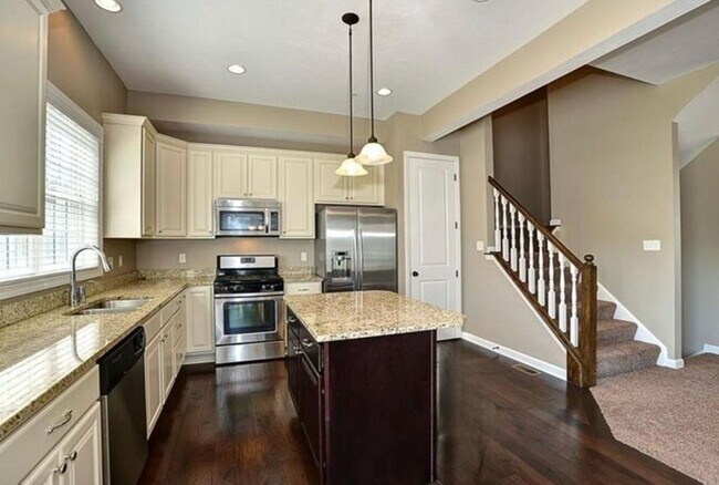 Building Photo - 301 Osona Ln