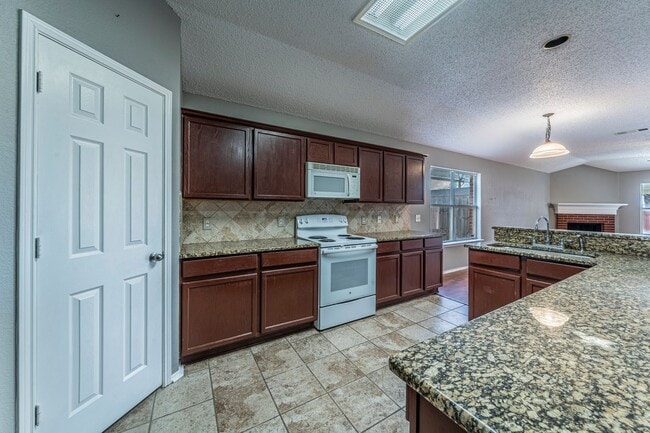 Foto del edificio - Move-In Ready 4BR/2BA Home in Crowley, TX