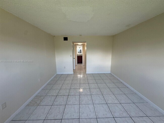 Foto del edificio - 3600 NW 21st St