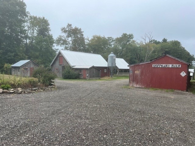Building Photo - 10 Hoffman Farm Rd