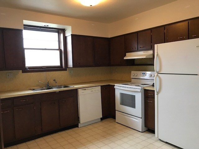 Building Photo - 3 Bedroom Duplex w/Garage in north-central Ames