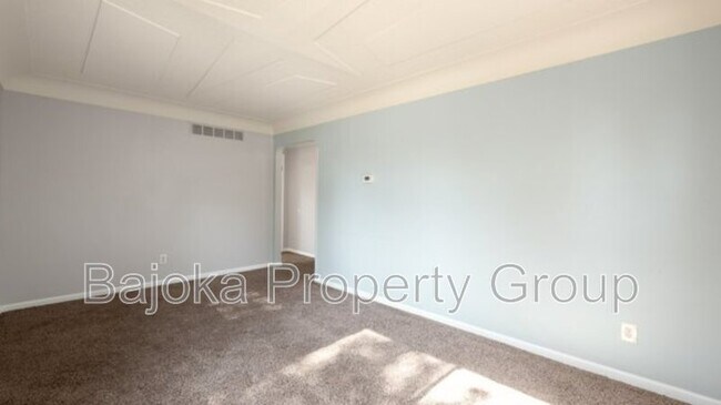 Foto del edificio - 6703 Campbell St